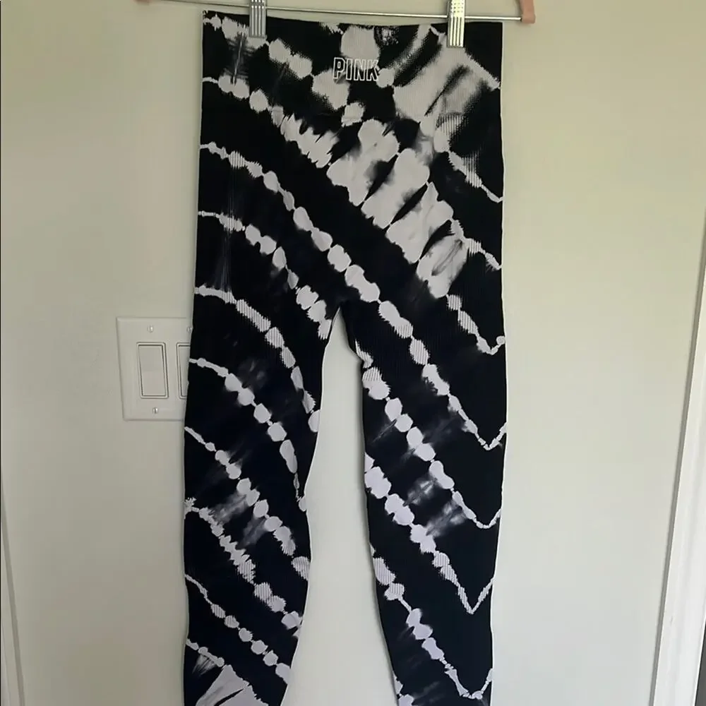 PINK Victoria's Secret Black and White Tie-Dye Leggings Size Large - Picture 4 of 4